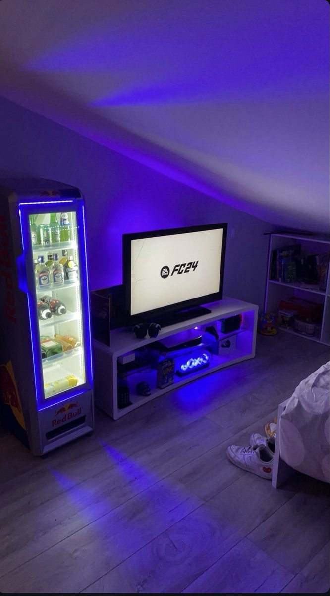lolo_trg's tweet photo. montrez vos setup pour voir ? je commence (jugez pas j’ai pas pris de photo depuiss) https://t.co/qfuATJ8AYn