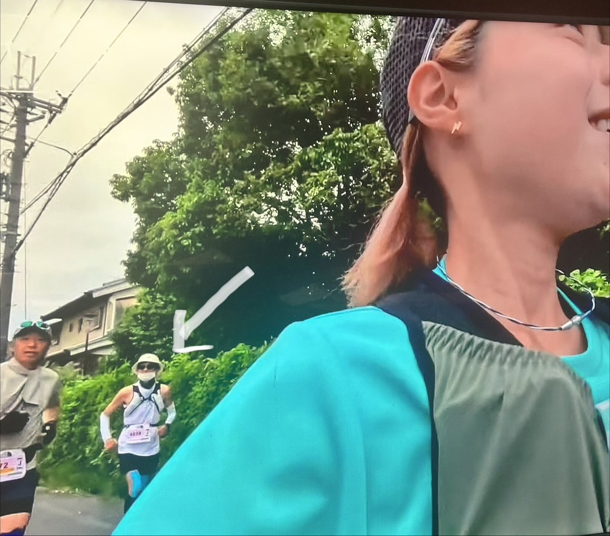 maugust44's tweet photo. ゆずさんの動画に映り込んでました！！
マスク😷して走る人怪しすぎる🤣🤣🤣 https://t.co/u9Ex7H0iT3