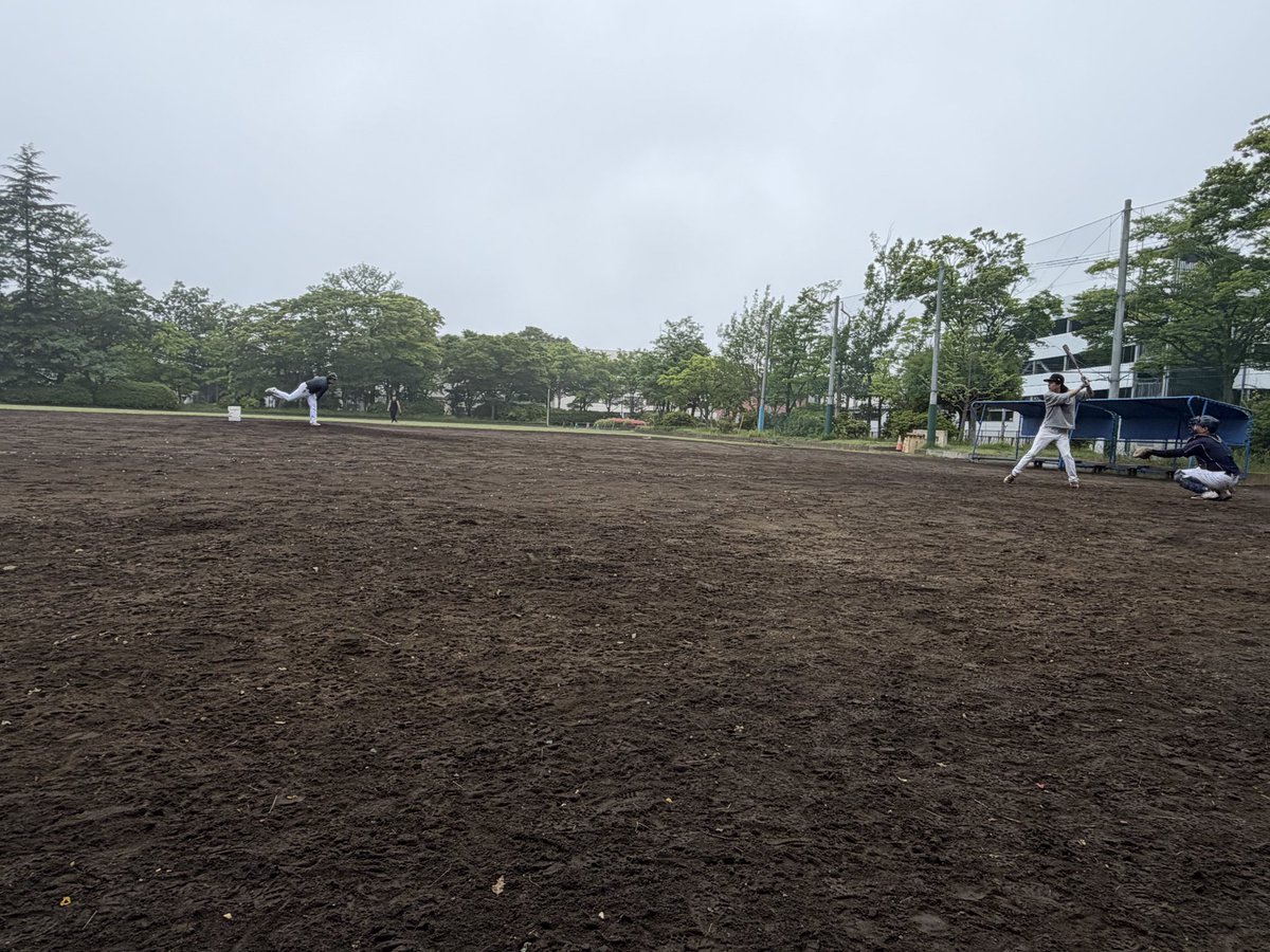 ElNiod7vb's tweet photo. 本日は練習でした！

リーグから2週間ほど空きましたがいい練習でした！
バッティングの不振も抜け出した！？ようで次のリーグでは打線が爆発するかもしれません。今年はそこにバントなども加えて確実に点を取っていきます！

代表は外野からサードにコンバートしコーチ付き特守を頑張りました https://t.co/luaj1FAj1f