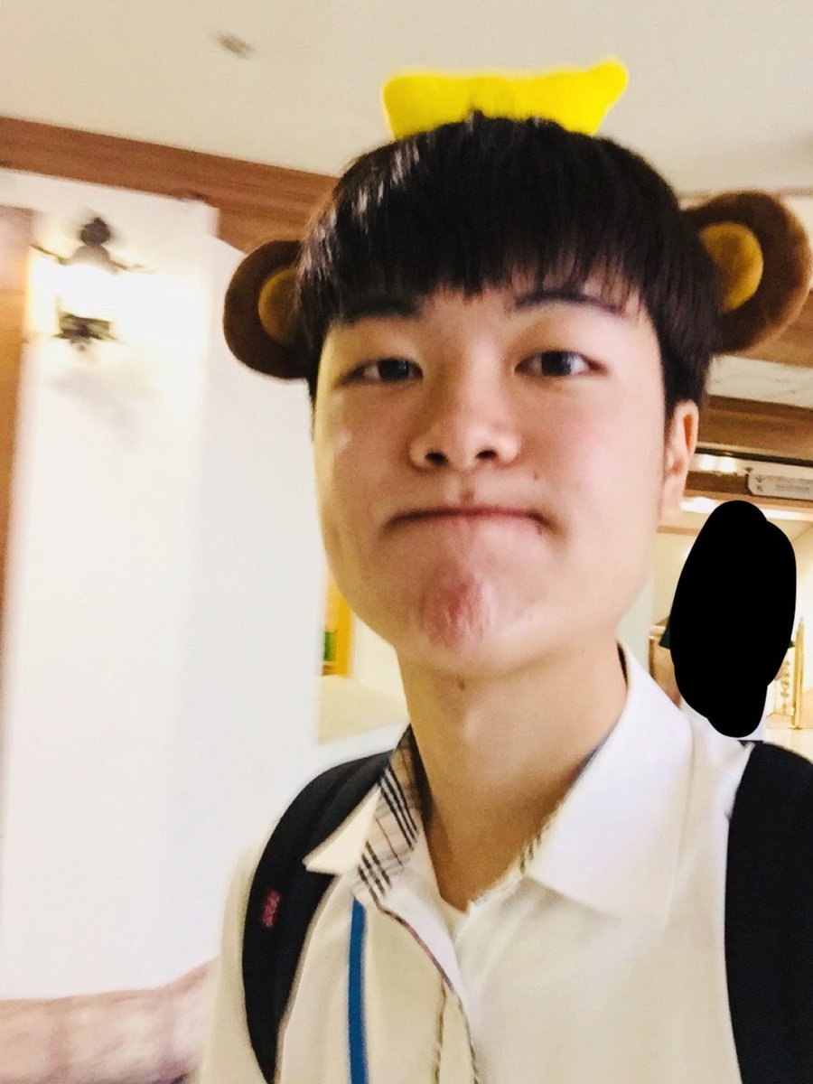 middlecenterboy's tweet photo. 하복 동복 시절 https://t.co/xdK4RAzKF3