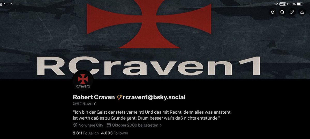 RCRaven1's tweet photo. Liebe und nicht so liebe Leute,
werte Restdemokraten.

Wow.

4.000 Menschen folgen diesem kleinen Account.

Kein Team. Keine Agentur. Kein Parteiapparat. Nur Haltung, Zweifel, Fakten, Sarkasmus und ein offenbar sehr belastbarer Schlafrhythmus.

Danke an alle, die mitlesen, widersprechen, teilen, diskutieren, ergänzen oder sich nur regelmäßig aufregen.

Ihr seid auch Reichweite.

Und vor allem:

Danke für eure Zeit.
Danke für euer Vertrauen.
Danke dafür, dass ihr hier seid.

Wir sind vielleicht Restdemokraten.

Aber Rest heißt nicht übrig.

Rest heißt:

Noch da.
Noch wach.
Noch laut.

Weiter geht’s.