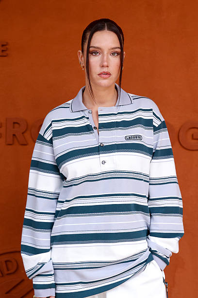 AdeleExarOff's tweet photo. adèle exarchopoulos attending the 2026 french open https://t.co/Dnpi7eII13