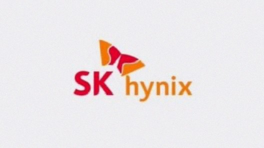 GenniiGen's tweet photo. Jensen Huang from $NVDA thinks the memory shortage will stick around for years. High Bandwidth Memory eats up way more wafer space than regular DRAM and needs advanced packaging, so even $MU, Samsung, and SK Hynix can't solve it just by cranking out more wafers. https://t.co/JCLAO4vewv