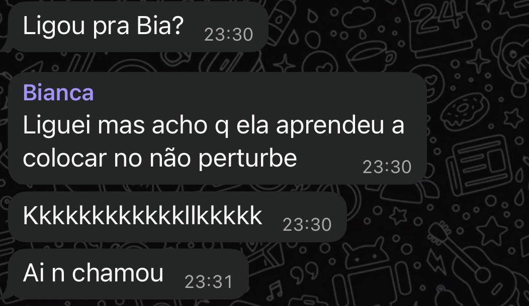 biatuites's tweet photo. essas doidas querendo me acordar pra ler a att da au da leth https://t.co/3G8mZzSG8l