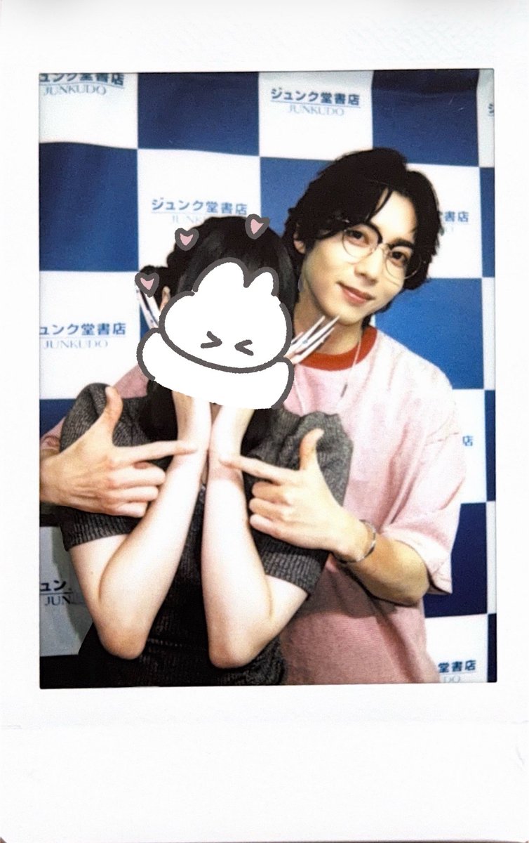 9runya's tweet photo. 染谷俊之さん 写真集「face to face」発売記念イベントinジュンク堂名古屋店

スタッフさん『メロい一言はいいんですか！？』

染さん『あ、愛してるよー！！』

スタッフさんありがとうございました😂🌟 https://t.co/DdlVJKvuCt