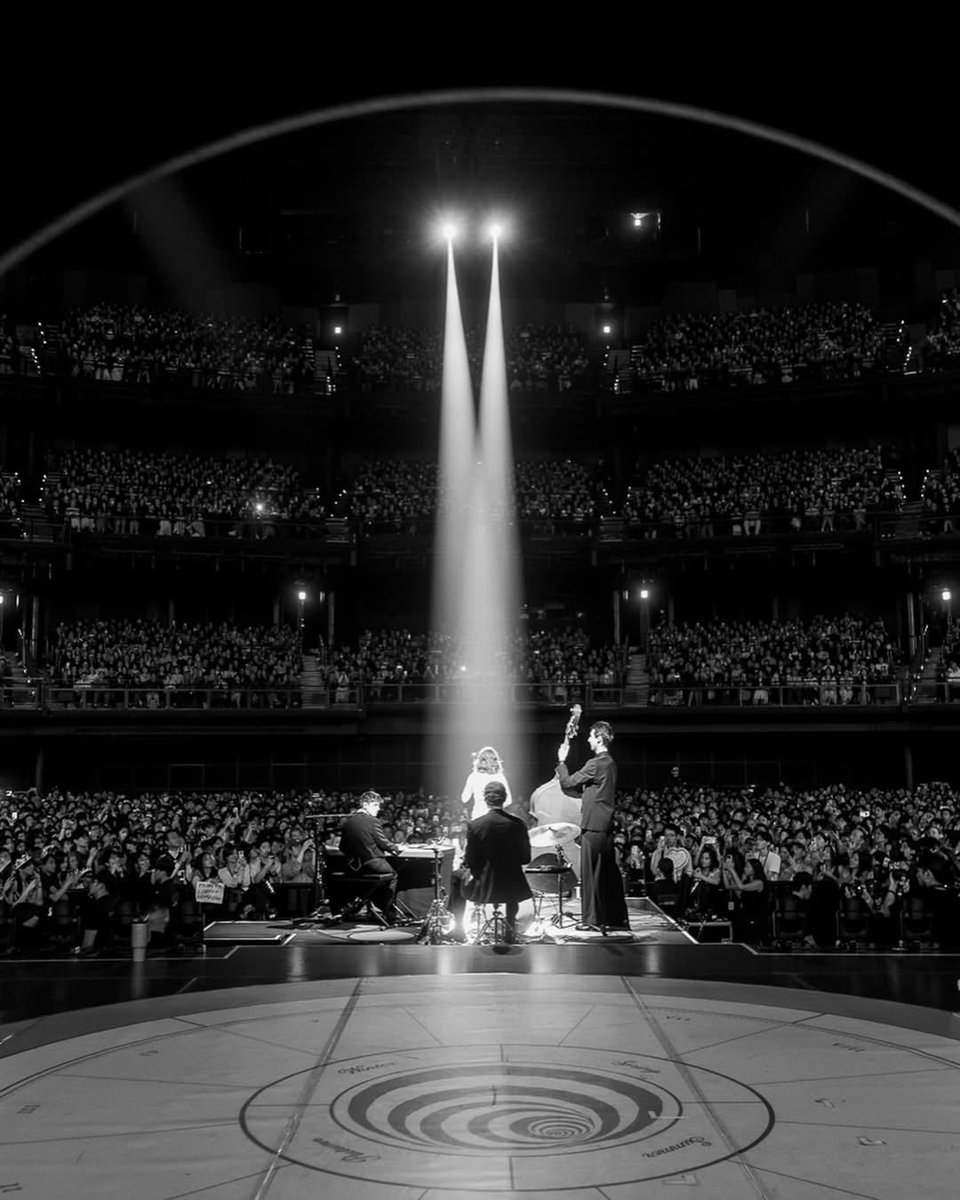 laufey's tweet photo. arigato gozaimasu tokyo!! 💗✨🇯🇵🍣🌸 i love you so much thank you for selling out the show my cherry blossoms!!!! seoul, i’ll see you tonight xxxxxx https://t.co/HqPrGNb1pY