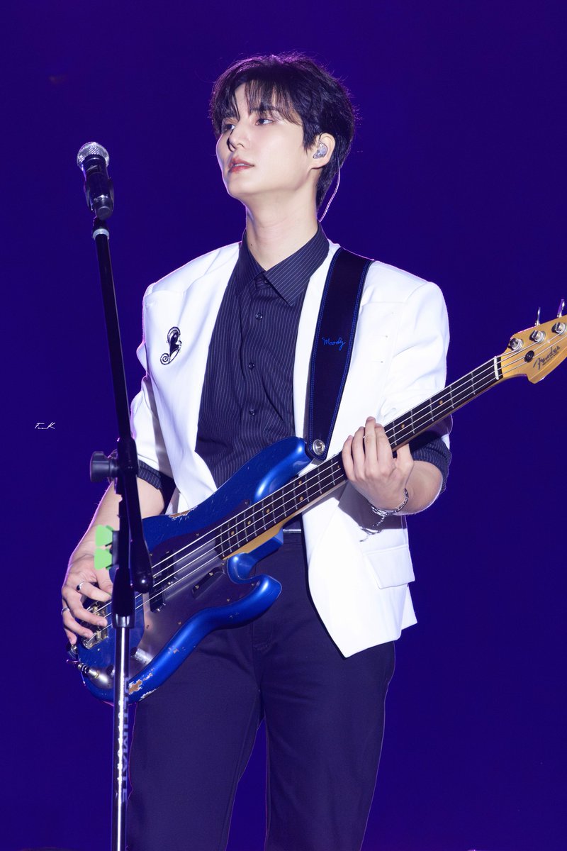 fox_ke2's tweet photo. 콧대 .. 미끄럼틀 가능 

260517 
DAY6 'THE DECADE' in BUSAN
#강영현 #영케이 #youngk #데이식스 #DAY6 https://t.co/XnRDq1UiF6