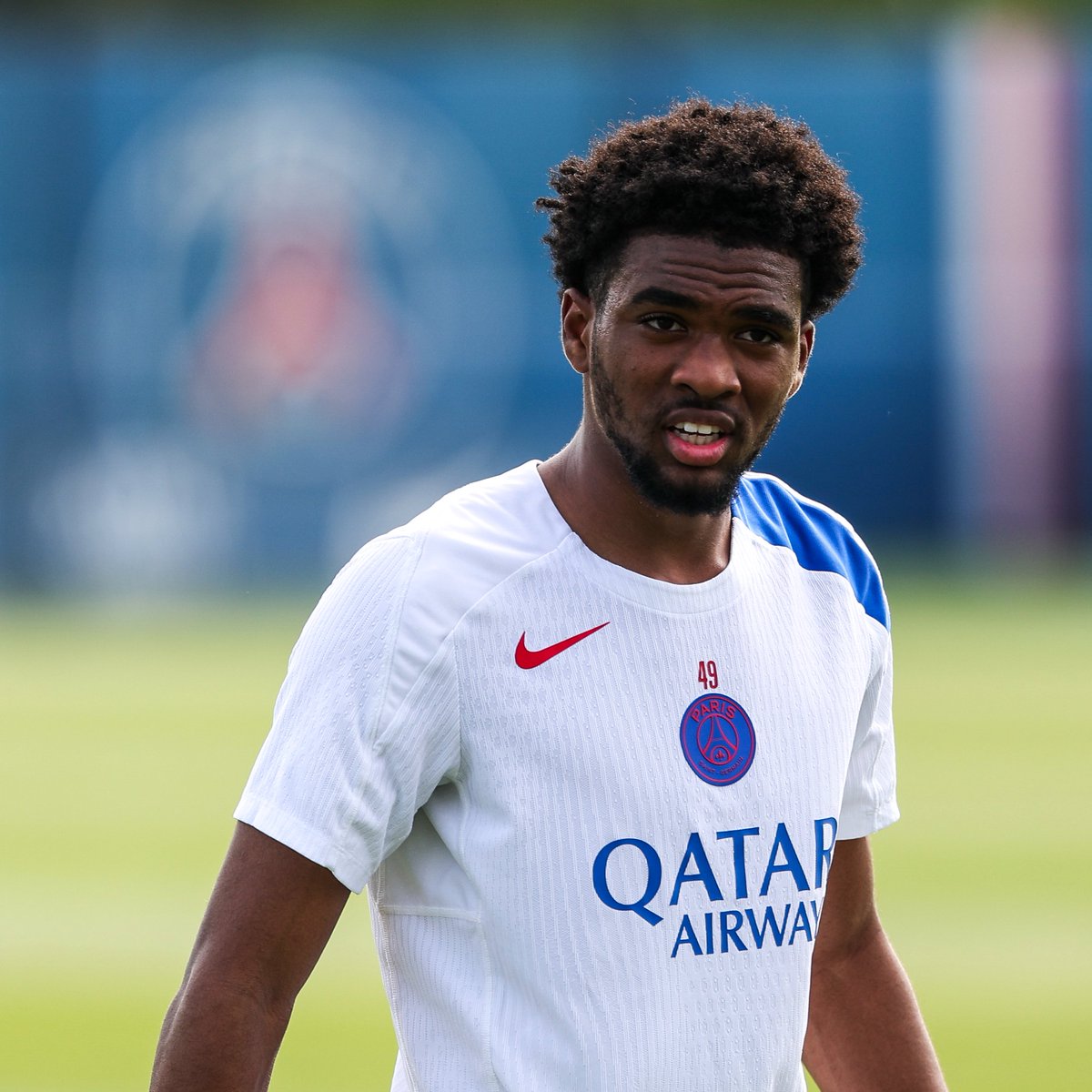 _BeFootball's tweet photo. 🚨 IBRAHIM MBAYE 🇸🇳 RESTE FOCALISÉ SUR LA COUPE DU MONDE ! 🫡🌎

La direction du PSG n’a pas validé son départ pour le moment.

Aucun accord existe avec un autre club malgré plusieurs intérêts. ❌

(@fabricehawkins)