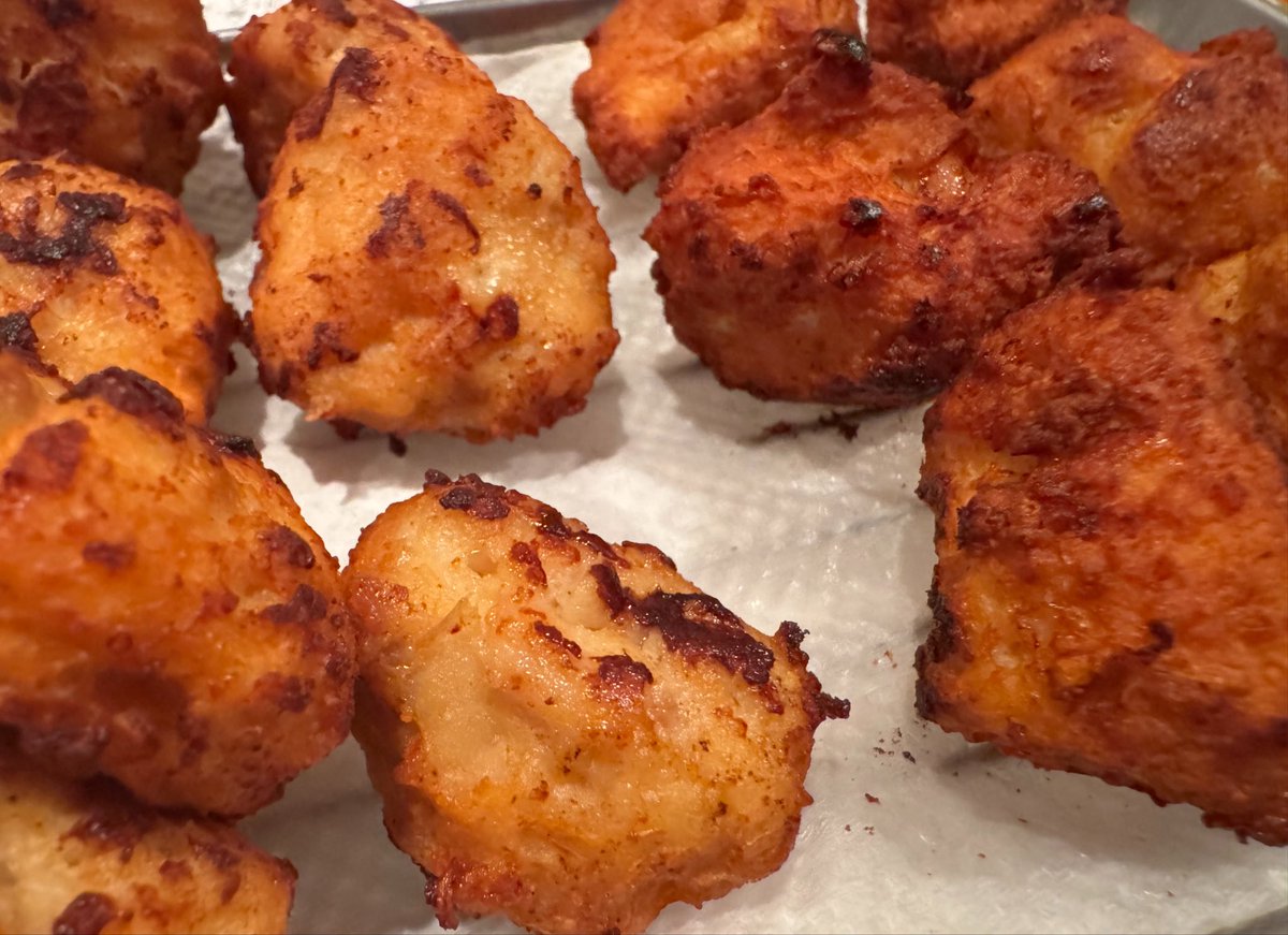 ZonBko's tweet photo. ちょっと失敗した唐揚げと成功した唐揚げ🍗 https://t.co/bxMlXEeUs3