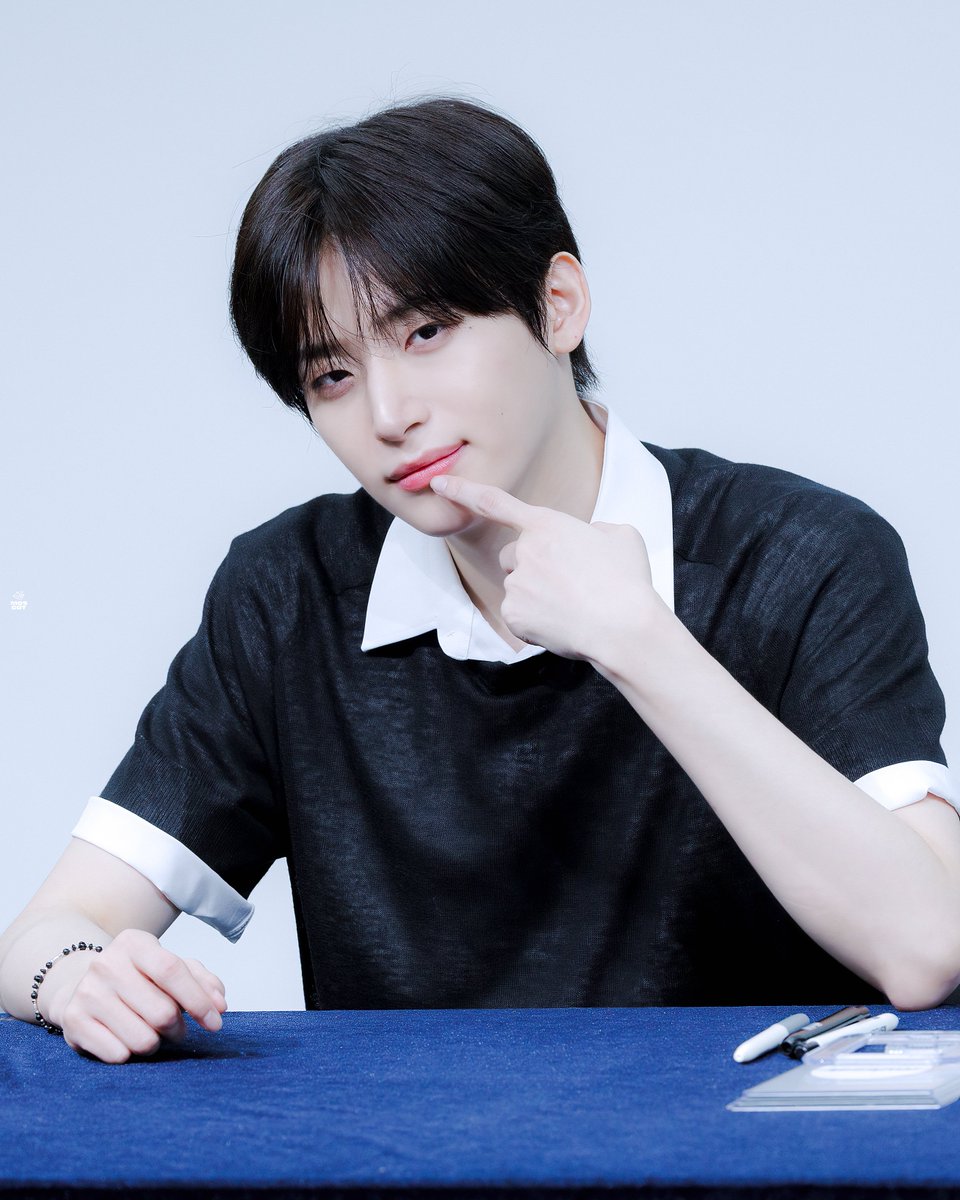 mo9_cat's tweet photo. 260606 뮤빗

💞

#크래비티 #CRAVITY #정모 https://t.co/vIDCRebQGV