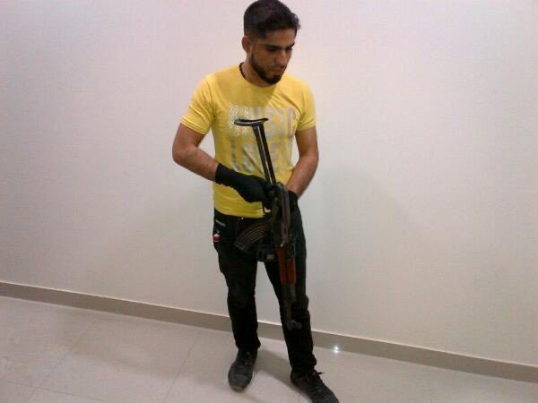 Ms14992678's tweet photo. لو عاد هذا الشخص الباسل لما كانت حكومتنا تشن حرب على مذهبنا و حتى ان شنت حرب لا و لن تستطيع التضييق

ف شعارنا دائماً يقول في وجه الظالم…
#هيهات من الذله 
#ايران https://t.co/fbHPkAJxu5