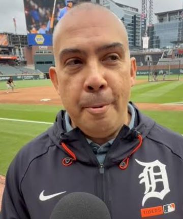 homeroboscan's tweet photo. El chavismo también malogró al beisbol profesional venezolano...Quiso expropiarlo para fines propagandísticos con los ex-grande-ligas Carlos Guillén, Maglio Ordoñez y Carlos Zambrano, como esquiroles...Negándole dólares para jugadores, técnicos, bates, guantes, etc. quebraron y se apoderaron de Tigres de Aragua, Caribes, La Guaira y Magallanes...Resistieron Caracas, Zulia, Cardenales y Margarita... Esos chavistas transformaron la entrega de dólares al beisbol en corruptela...En lugar de contratar buenos jugadores y técnicos importados, vendían las divisas preferenciales en el mercado paralelo con píngues ganancias...Por eso el beisbol venezolano cayó en la mediocridad...Era un buen Triple A y hoy no es ni A...Con puros importados "quemados" y sin grande-ligas venezolanos que se niegan a jugar en el país por la inseguridad...Ahora que se acaba el chavismo, quizá podamos ver de nuevo buen beisbol...!Out esos chavistas!...