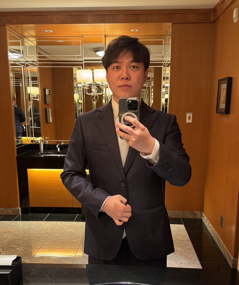 summerforest351's tweet photo. 今日は形成外科専攻医の時、お世話になっていた慈恵医大の時期で出会った後輩、夏目先生と歯医者さんのりりい先生のご結婚式に参加しました。

夏目先生はイケメンで、新婦さんもとても綺麗で、式もとても落ち着いた雰囲気で行われました。

二人の出発を心からお祝いしております。 https://t.co/ANwGRI49ke