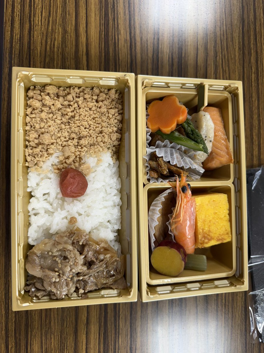 mnimni616's tweet photo. そういや、昨日参加したイベントで出た昼ごはんと午後から作った簡単調理載せときますか
自分が作ったのは茶碗蒸し！別グループはアップルパイを簡単レシピで作っていたが、マジでどれも美味しかったっすわ！ https://t.co/zhgRlAq83P
