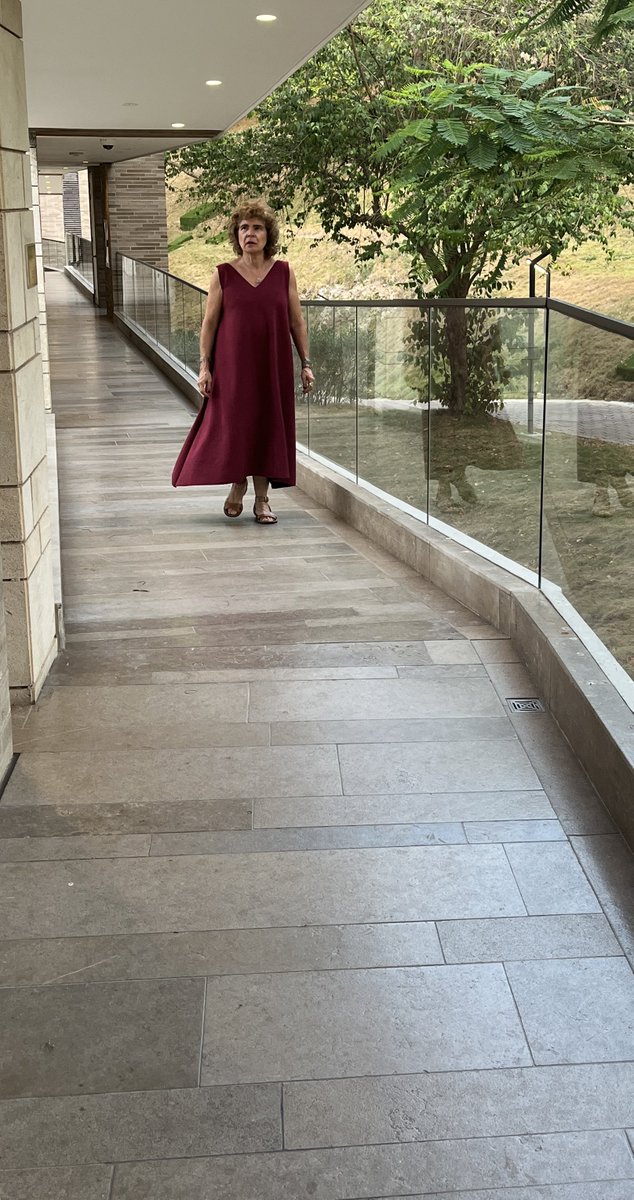 RinconHector's tweet photo. Del fondo de Ella salen luces profundas y rayos incisivos. Así, resplandeciente, ha caminado firme para llegar a los Siete Cero que le celebramos hoy. 
Agradecido por haber estado a su lado la mayor parte de una caminada minuciosa y contenta. 
Ana María Cano: 70 felices 70. https://t.co/ephFY7Ql0f