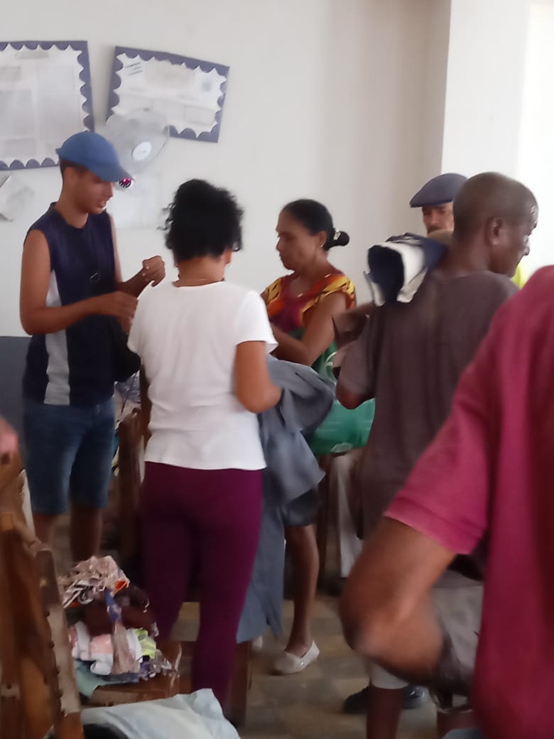 TeresaBoue's tweet photo. En Artemisa #FMC visita instituciones sociales para contribuir con la atención a personas que lo necesitan. En este caso un SAF para entregar artículos de vestir donados por nuestras Federadas para los abuelitos.
#MujeresEnRevolución
#LaPatriaSeDefiende
#CubaQuiereLaPaz https://t.co/FoHw9VWWh4