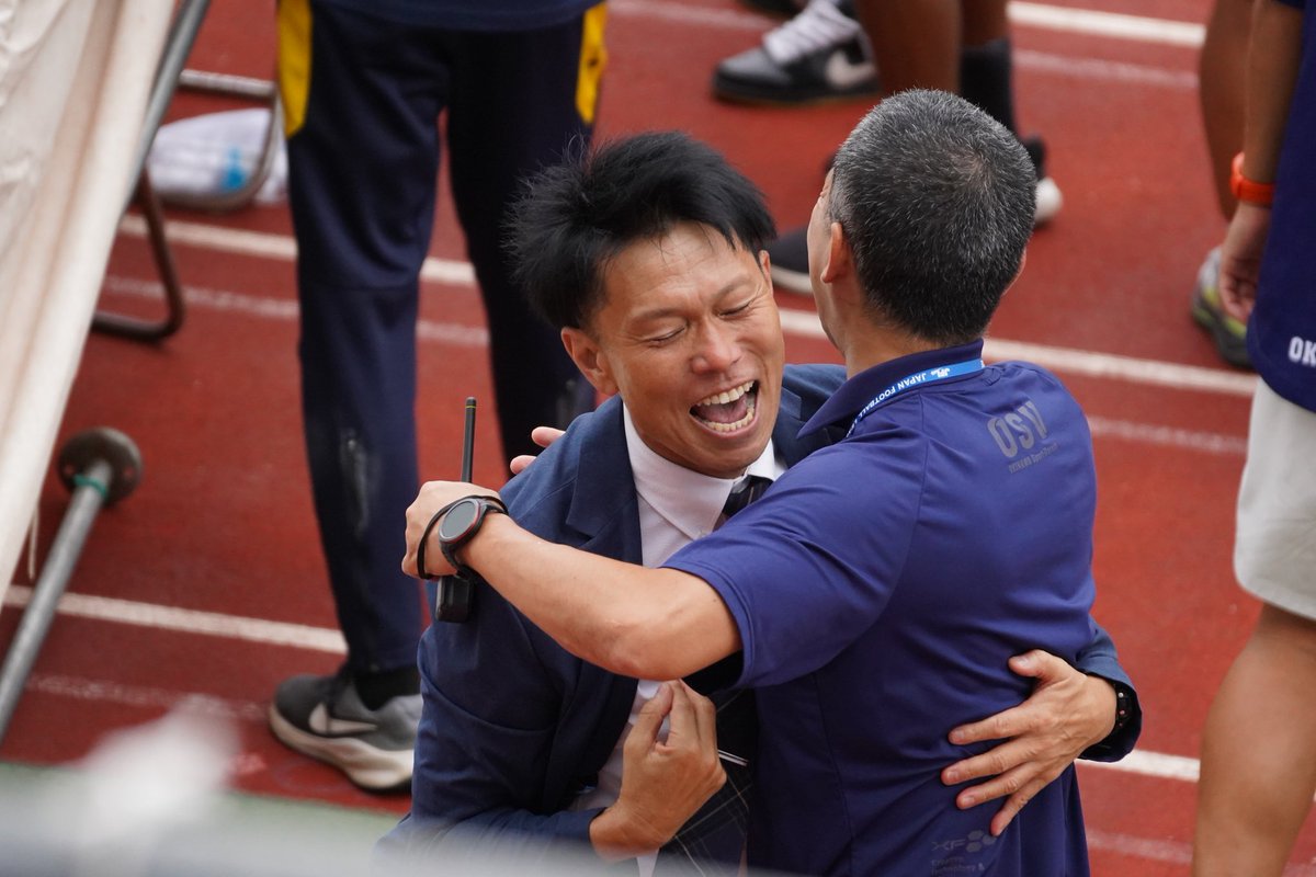 403f8f83's tweet photo. 優勝の要因として、
試合以上に厳しい練習を
リザーブメンバーと行えたこと
を挙げていた尾松監督。

我那覇をはじめとして
ベテランが精力的にサポートする
姿勢がチームをより強くする。

#尾松剛 #沖縄SV #JFL https://t.co/LCXbR8u7Vk