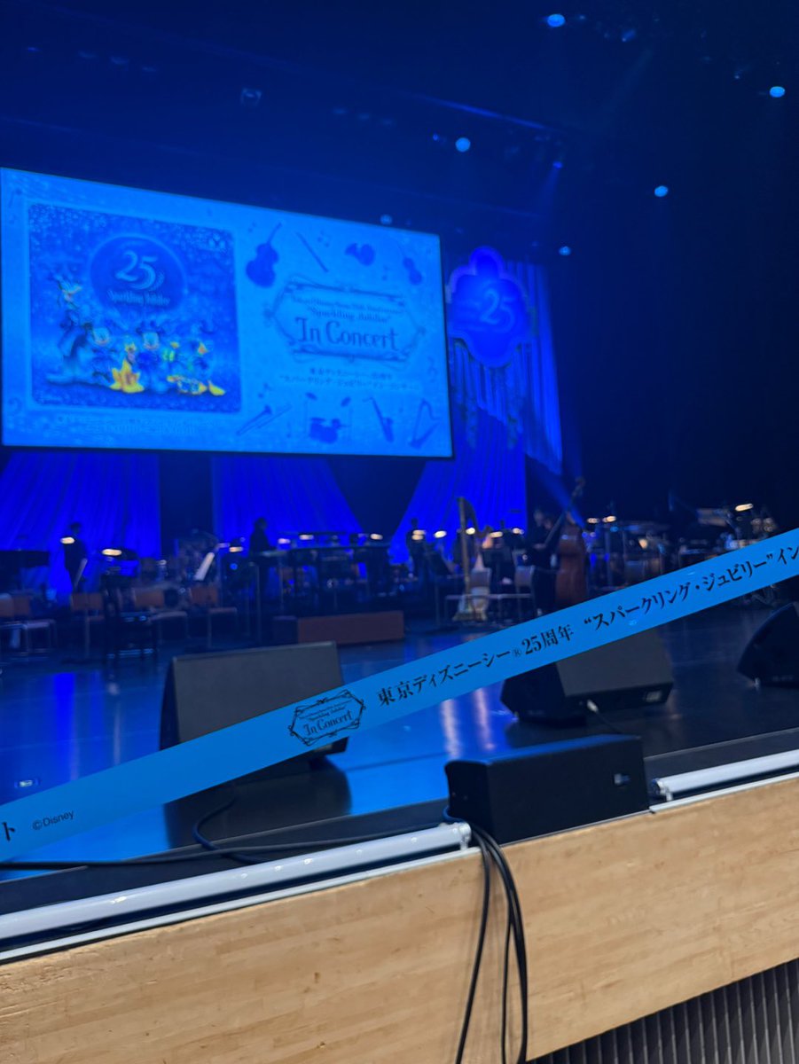 yamamickey_'s tweet photo. 今日はシーの歴史に浸った♪♪
良席でした！やっぱり過去ショーを観てきた私にとってはこういう周年コンサートが本当に楽しくって仕方ない✨
特にBBBの生演奏が聴けるのはここだけ！！絶対行った方がいい！
#東京ディズニーシー25周年
 #スパークリングジュビリーインコンサート https://t.co/kPH3qjhhP1