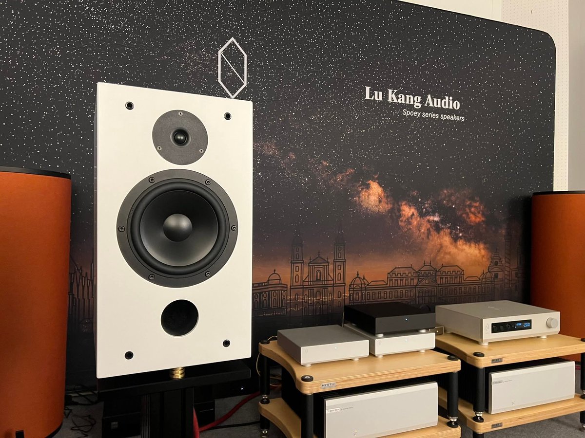 lukangaudioJP's tweet photo. 🇦🇹 HIGH END Vienna 2026、無事終了。
光城精工との共同開発による新型「Spoey 200GD」。世界初のバーチャルアース内蔵という挑戦に、現地での反応は想像以上でした。
この音、次は日本で。OTOTEN 2026にて正式お披露目します。もう少しだけお待ちください。
#OTOTEN2026 #Spoey200GD #光城精工 #HiFi https://t.co/DrsDVjpo68