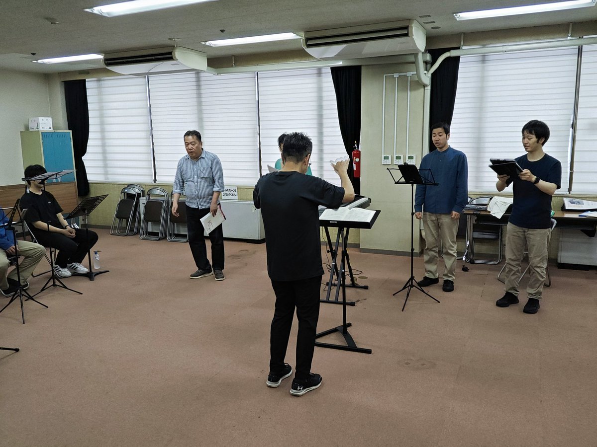 Teraotoko_choir's tweet photo. 本日は昨日に引き続き強化練習🔥

パート内の並びをガラッと変えたり、各パート１人ずつカルテットで練習したりと、色々な方法を駆使しながらコンクール曲をブラッシュアップしました💪

今年はコンクールも激戦の予感…いい演奏ができるよう引き続き頑張ります！ https://t.co/VS057ppgrb