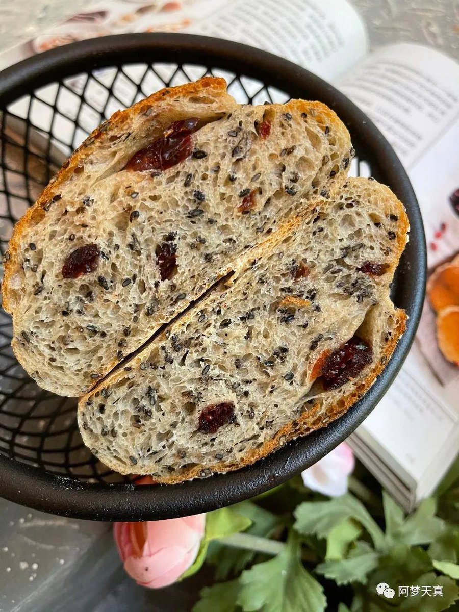 melilbee's tweet photo. Just pulled my homemade sourdough loaf out of the oven—crusty golden crust, soft airy crumb, and the whole house smells like comfort  1 hour of prep, 30 mins of baking, total joy unlocked! #BakingJoy #SourdoughSuccess https://t.co/h6yOY2OXLc