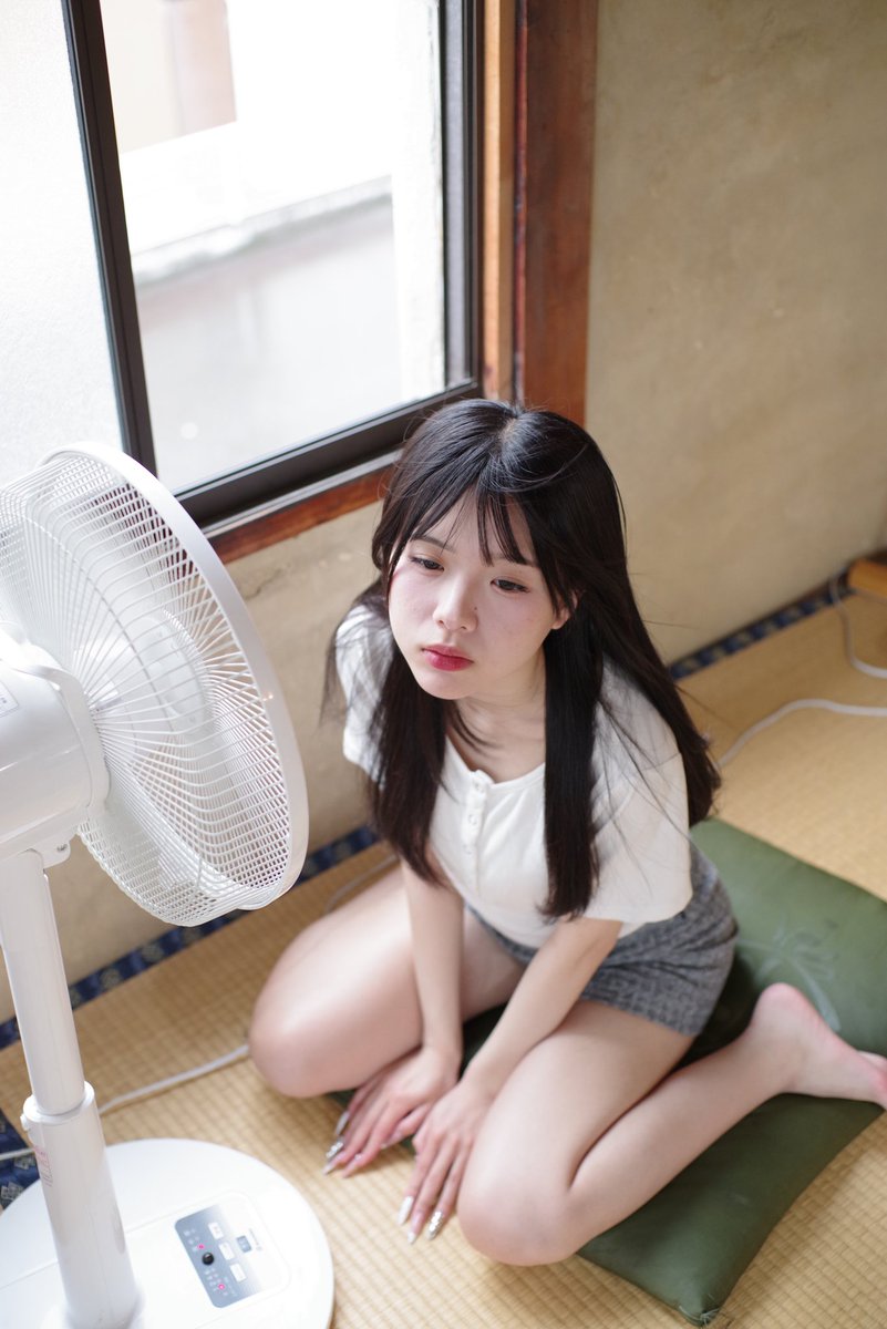 kimura02101's tweet photo. 2度目の寿楽温泉。今回は2階の古民家撮影に参加。
偶然に新たな発見があってお互い喜ぶ（笑）

・・・ポカリ瓶って、未開封が1本3～4,000円くらいでフリマに出ててビックリ！！
家に3本持ってる、、、大事にしよっと。。。

古民家スタジオ

モデル:まーちゃん @mchan_portrait
関西・東海 ななサク撮影会 @nanasaku31
寿楽温泉 @juraku_onsen

#スタジオ #スタジオ撮影 #ポートレート #ポートレート撮影 #ポートレート好きな人と繋がりたい #PENTAX #ペンタックス #撮って出し
#ななサク撮影会
#寿楽温泉 #古民家 #北加賀屋 #大阪 #自然光
#まーちゃん