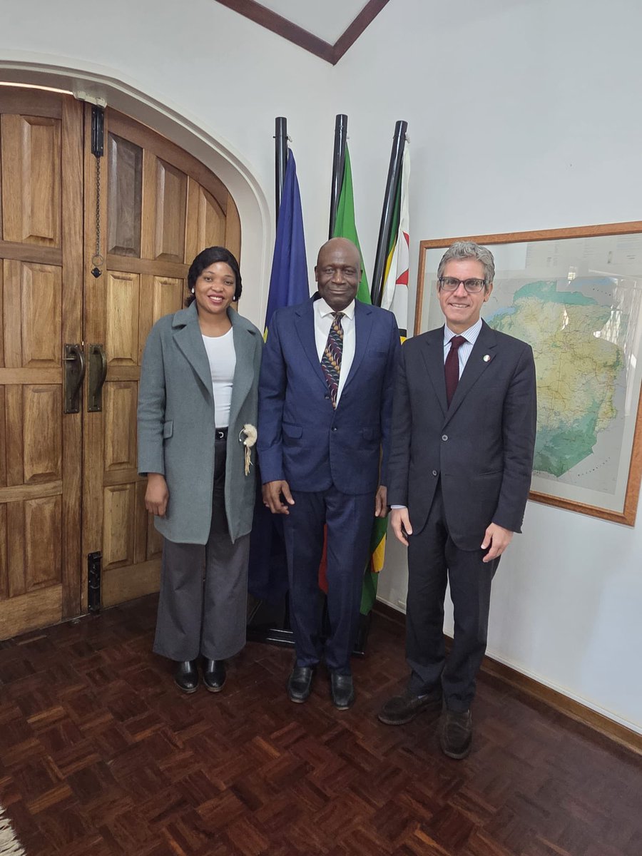 ItalyinZimbabwe's tweet photo. I had the pleasure of meeting Ambassador V. A. Chikanda, Chairman of the Zimbabwe Institute of Diplomacy @ZimDiplomacy. 
We discussed the key issues at the heart of international relations, relations between Italy and Zimbabwe, and the importance of diplomacy as an essential tool for promoting peace and dialogue between nations.  🇿🇼🤝🇮🇹