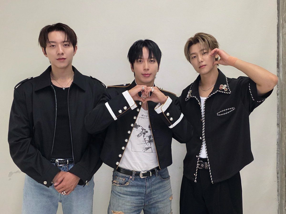 wnyeffects's tweet photo. Really love the BKK outfit!!! So freshhhh✨️
Jungshin wore the Yokohama Day 01 outfit.
Yonghwa wore the Yokohama Day 02 outfit.
Minhyuk wore the Kobe Day 02 outfit.
#CNBLUE #씨엔블루 #3LOGY #CNBLUE_3LOGY #CNBLUE_World_Tour #3LOGY_in_Bangkok
From CNBLUE UN Support https://t.co/9IWdQUigXG