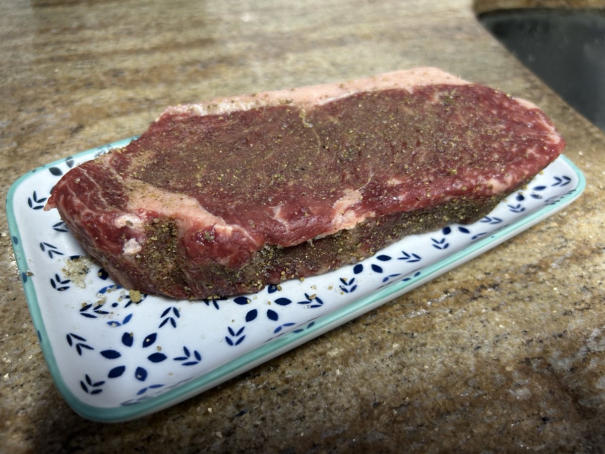 HenriTe7's tweet photo. Steak. TeeHee. 

#Nethernoms #NetherBeckon https://t.co/sjvDfPuo2U