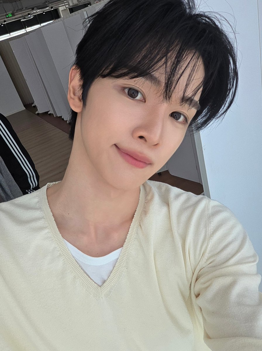 clean_sungsho's tweet photo. #성찬 260607 위버스 포스트 

천사타로님과~ https://t.co/Nl7IGtrNHS