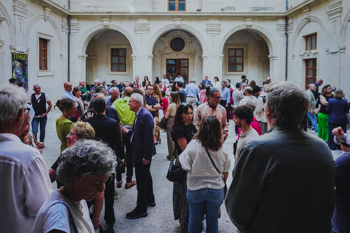 McaLentini's tweet photo. Un vernissage non è solo un'inaugurazione. È il momento in cui un progetto, un'identità visiva e una narrazione diventano esperienza condivisa.
Orgoglioso degli obiettivi raggiunti con TIAMAT – Cosmogonia di una Crepa: dalla costruzione del concept curatoriale al branding. https://t.co/rFRhYljRf7