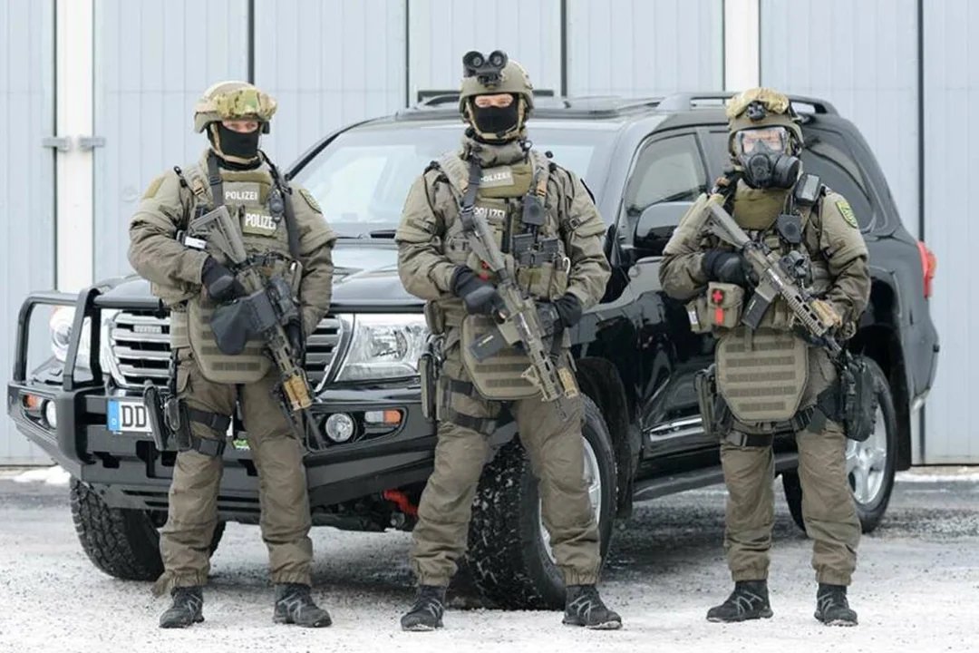 WarFlash_2630's tweet photo. Some pictures of European Police Special Forces https://t.co/NXbJPybVal