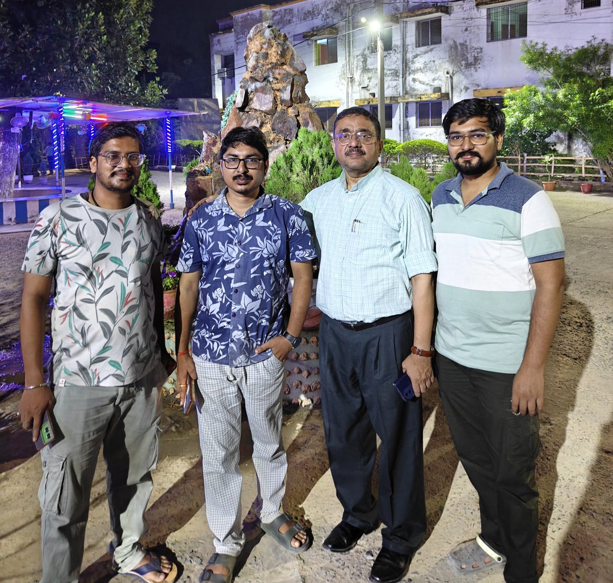 ChaupalYuva's tweet photo. जिनका वक्त होता है,
अक्सर उन्हीं का तख़्त होता है....🦅👍
                 🇮🇳#सेवा_परमो_धर्म🤝 https://t.co/639iTarm3W