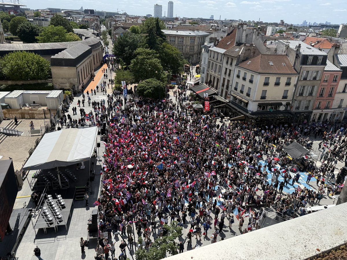 ericcoquerel's tweet photo. Le meeting de @JLMelenchon à Saint-Denis c’est dans plus d’une une heure et c’est déjà impressionnant vu du haut. 

#JLMSaintDenis

#melenchon2027 https://t.co/afZpfmK6Ni
