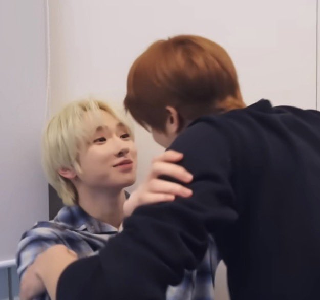 uurixc's tweet photo. 뿡지나가가 
이런 얼굴로 띠온님을 볼때마다
그냥 철퍼덕 주저앉음 나는 ,,, https://t.co/VYNU3cB0C3