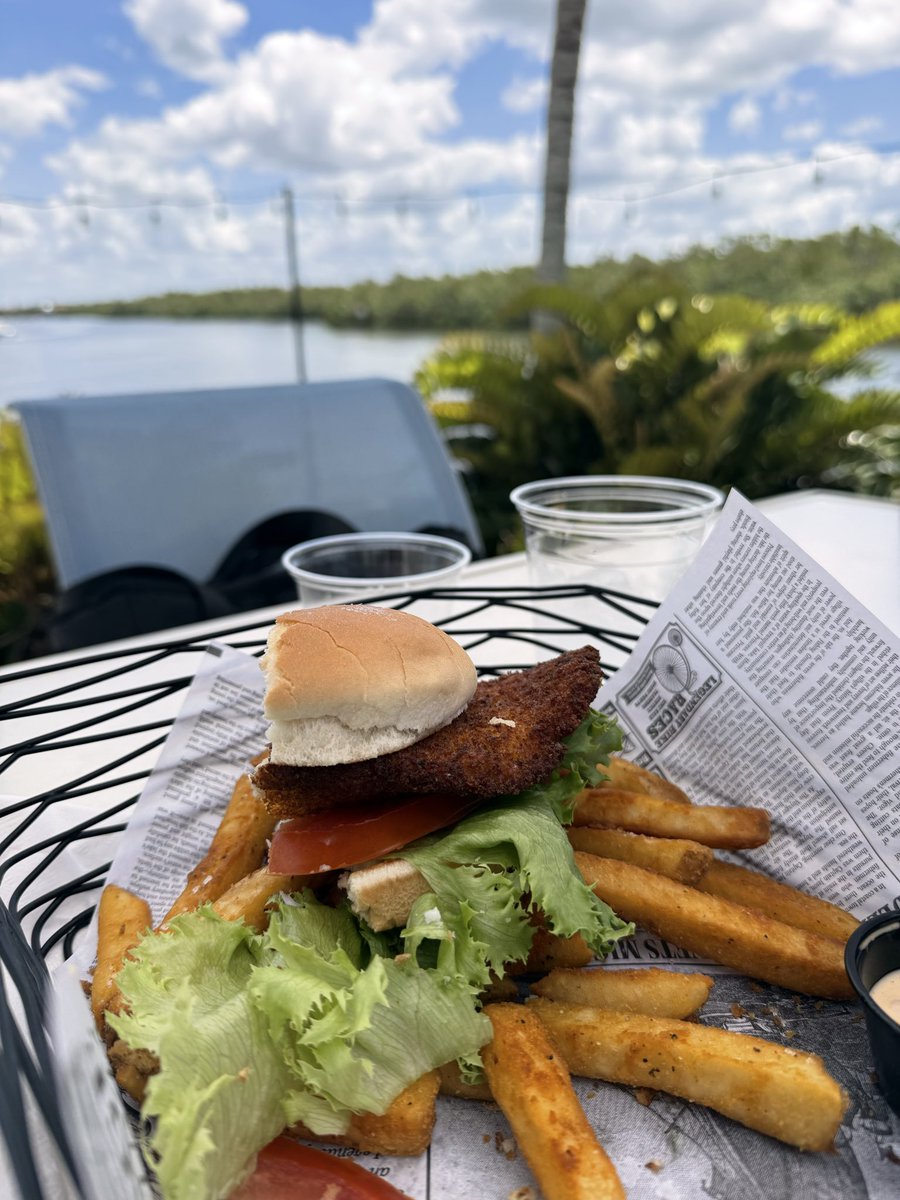 isladepino's tweet photo. Lunch with a view. #adventureswithsusy https://t.co/qxyYoh5Km1
