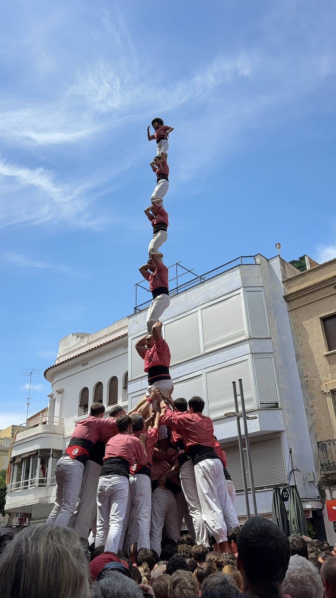 collavella's tweet photo. A la ronda de pilars descarreguem el pd7f!
#castells #collavella https://t.co/QrQYKueLlI
