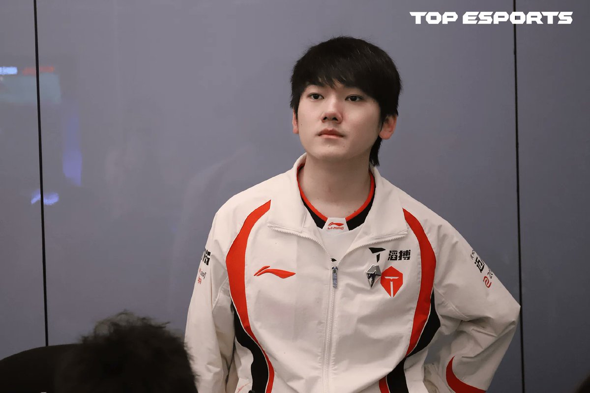 LPLfanclub's tweet photo. With TES defeating WE to advance to the Grand Final, JackeyLove has now reached the league finals for the 10th time in his career.

That ties Xiaohu for the second-most Finals appearances in LPL history, while ranking No.1 among all AD Carries.

Prior to today, JackeyLove held a record of 9 Finals appearances, winning 3 titles and finishing runner-up 6 times.
