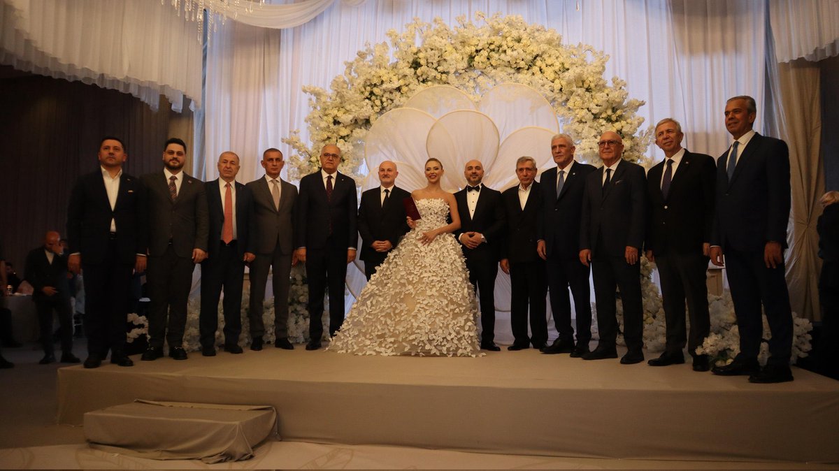 FatihKOCA04's tweet photo. Genel Başkan Yardımcımız Sayın Şükrü Kuleyin’in (@sukrukuleyin61 ) kıymetli oğlu Berkay ile Alara Hanım’ın düğün törenine, Genel Başkanımız Sayın Müsavat Dervişoğlu’nun teşrifleriyle; milletvekillerimiz, GİK üyelerimiz ile birlikte katıldık.

Hayatlarını birleştiren çiftimizi gönülden tebrik ediyor, kendilerine sağlık, huzur ve mutlulukla dolu nice güzel yıllar diliyoruz.
