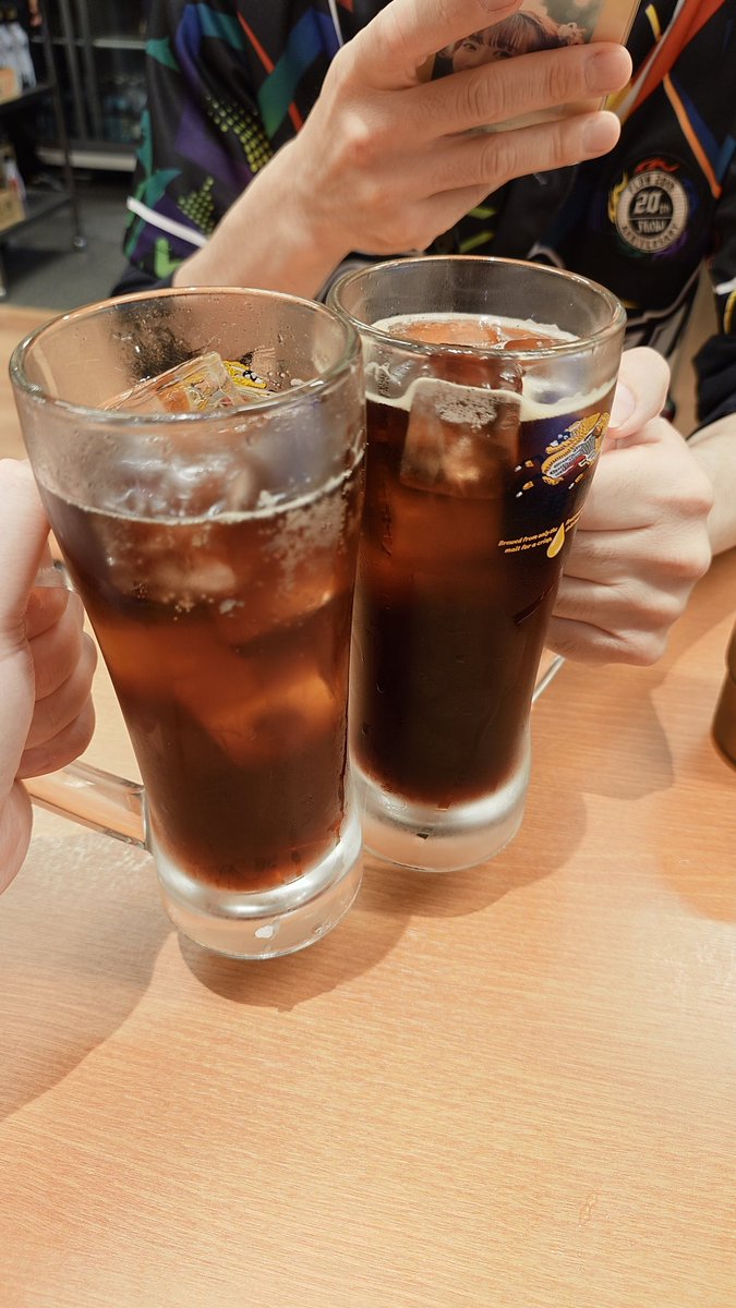 yo0811tk's tweet photo. FLOWフェス楽しかった乾杯
そして新幹線に乗りました。またいつか横浜来ます♪
新横浜が学マスPだらけでワロタ https://t.co/kjXUMzjM8v