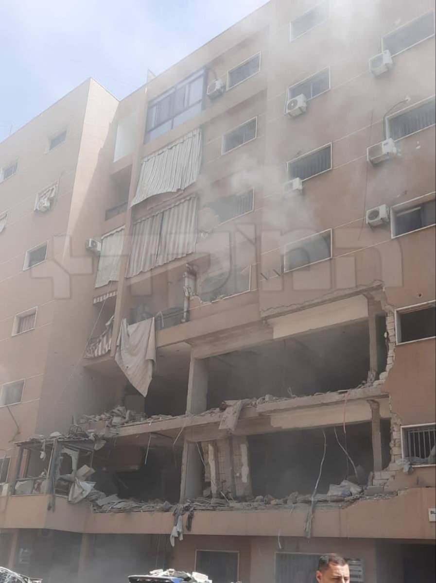 TheMashreq's tweet photo. 🚨🇮🇱🇱🇧
#BREAKING: 
PM Netanyahu’s office announces: per PM Netanyahu’s directive, the IDF has struck Hezbollah command headquarters in the Dahiyeh district of Beirut, in response to Hezbollah fire toward Israeli territory. 
>>> https://t.co/y76fo0ybGi