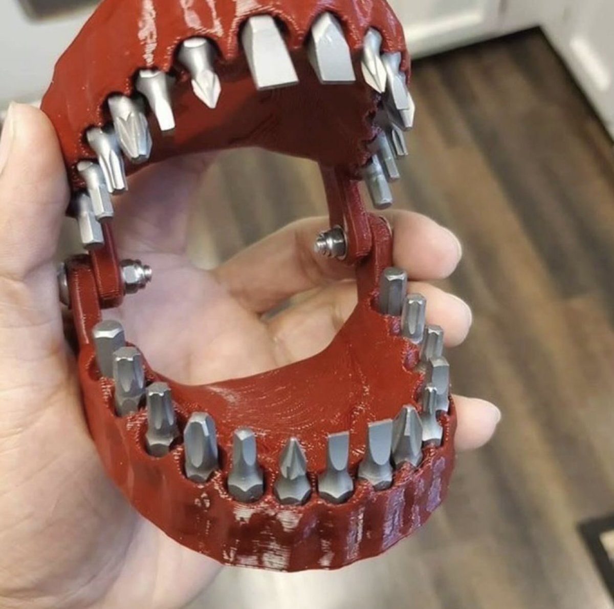 TheMekon_Venus's tweet photo. This is 100% the coolest way to store spare screwdriver  bits. https://t.co/UqvbyvphJM