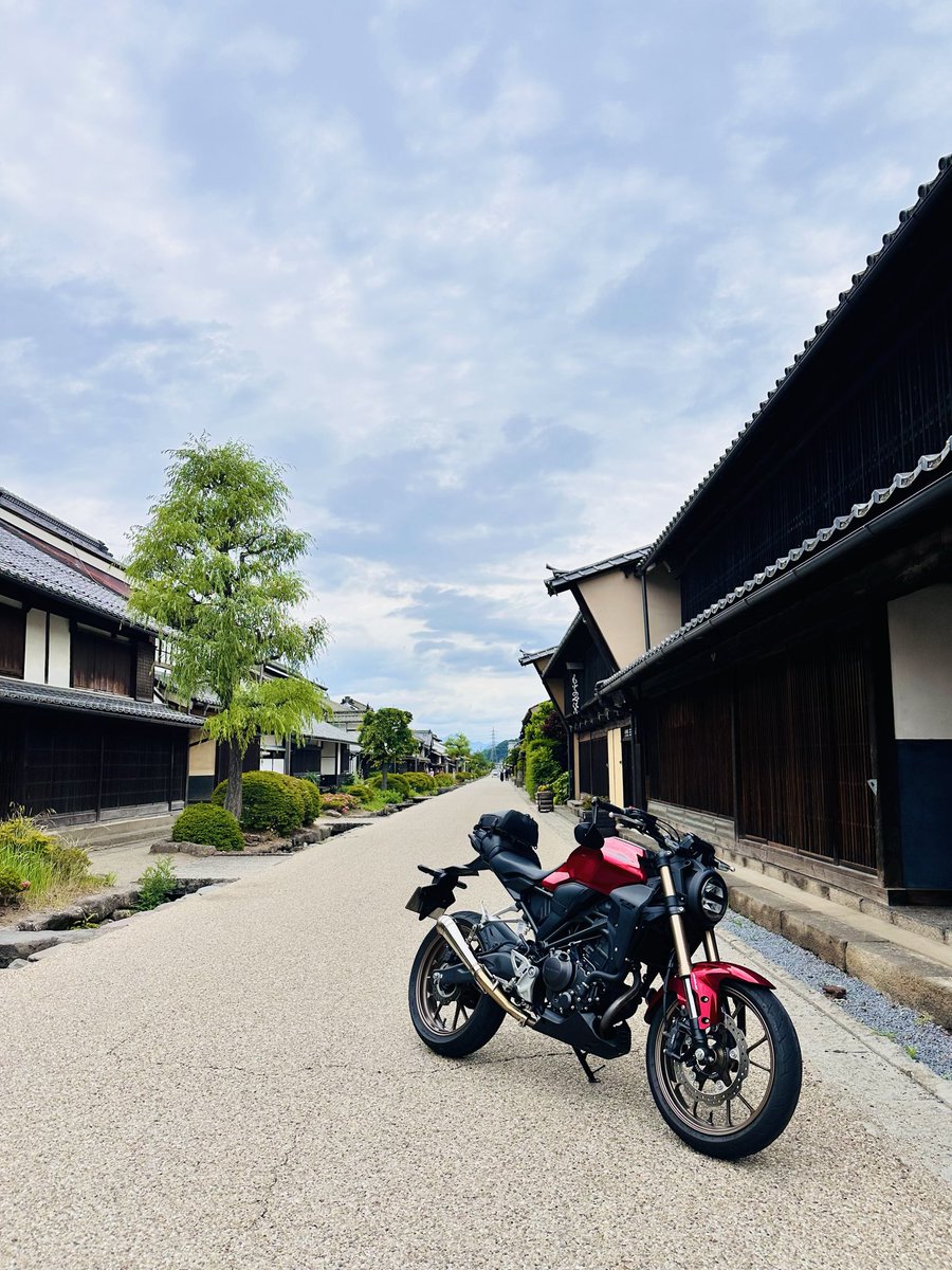 D302K's tweet photo. 海野宿、稲倉の棚田、上田ローマン橋　俗なモノが無い故に趣がある
#cb250r #海野宿 #稲倉の棚田 #上田ローマン橋　#iphone14pro https://t.co/kVZZU0VDLd