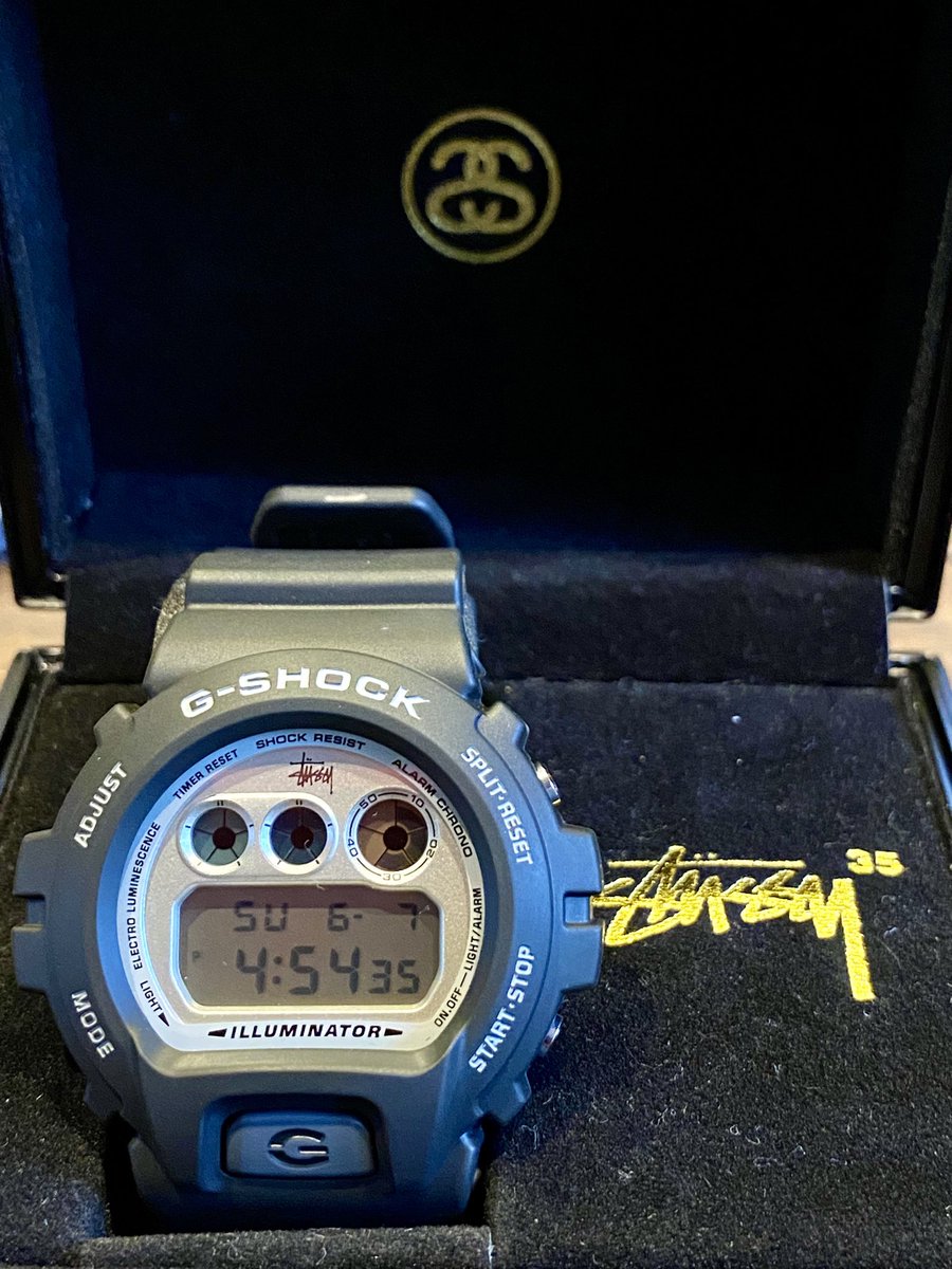 ken_stepwgn's tweet photo. わたくしG-SHOCKの三ッ目が好きなんですがコレクションがまだまだでして、ネット徘徊しててお値打ちなの見付けてポチッと👍🏻

Stussyコラボの35周年モデル⌚️
1stモデルは当時最高値60万なんて値段が付いてて憧れでしたが、復刻ですがやっと入に入れる事が出来ました😊✨

CASIO
G-SHOCK
DW-6900STF-1JR https://t.co/ztuzxqNRDq