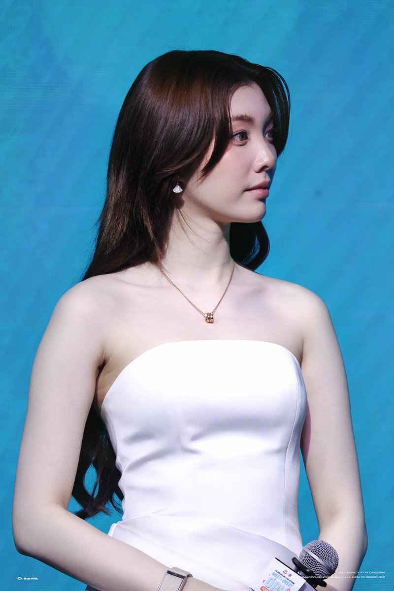 Sttae742's tweet photo. หนูลูก ผ่านมาวันเดียวทำไมหนูสวยขนาดนี้ลูก พี่หนามใจจะขาดแล้ว ลูกสาวสวยขนาดนี้  ใครผ่านมาเห็นพี่หนาม ขอสามคำให้ลูกสาวคนสวยพี่หนามหน่อยค้าบ🥰😘

 ORM FACE OF LOLANE
#ORMxLolaneNatureCodeBotanic
#ออมกรณ์นภัส #OrmKornnaphat https://t.co/st6xRy5uX4
