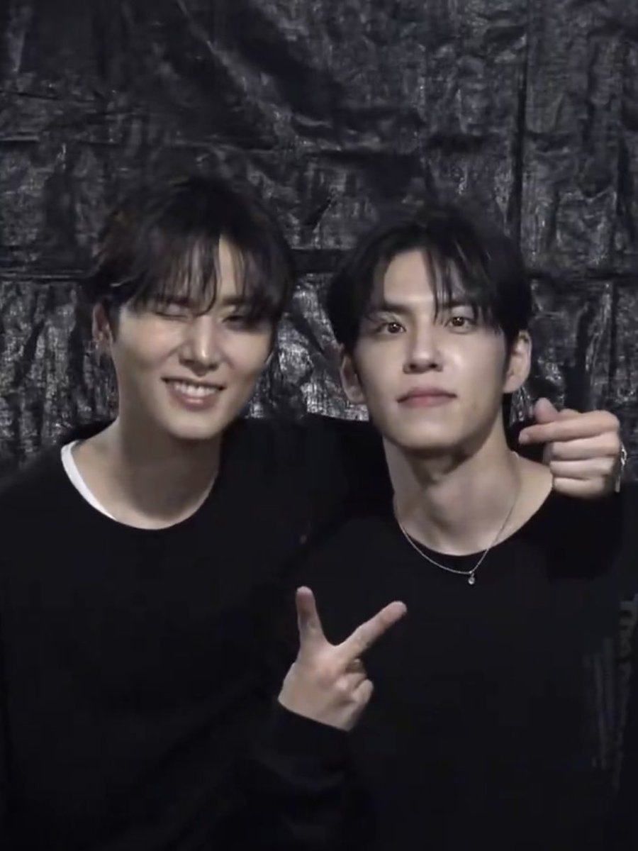 spiralYP's tweet photo. 아니근데 진짜로 왼쪽 안사귀고 오른쪽 존나사귀는 것 같음
당연함 오른쪽 둘은 진짜 사귐 https://t.co/gsUg4dxzTf