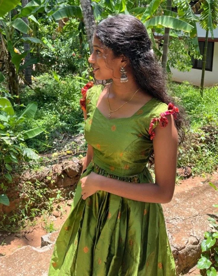 VelvetStoriesX's tweet photo. Kaatukulla yetho sound varuthu , vanga poi paakalam https://t.co/dU4wIfuMwr