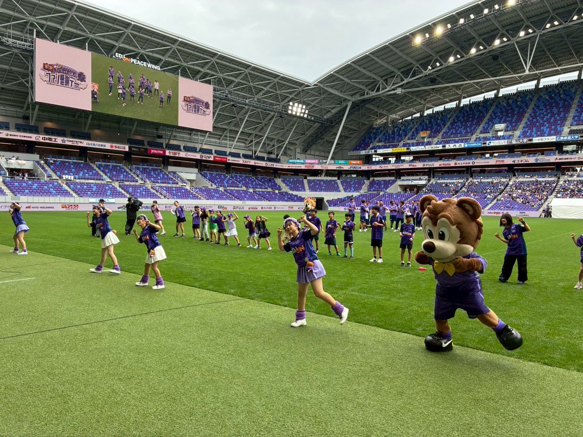 splashsanfrecce's tweet photo. 久し振りのサンチェくんと
サンチェたいそうを踊りましたʕ•ᴥ•ʔ

蝶ネクタイのサンチェくん
イケくまでした(*^^*)

 #ファン感謝デー2026 https://t.co/npgkkWanMz