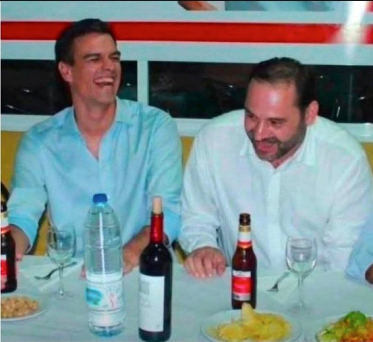 Allunisp's tweet photo. @La_SER Jajajaja 

Así se ríen de ellos P.S. y compañía https://t.co/GKv4Ut69R8