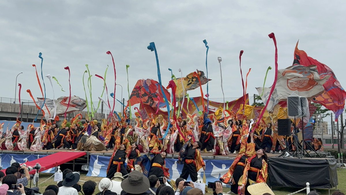 ToFu_Tourist's tweet photo. 【犬山踊芸祭　観覧日記】5

踊芸祭2日目。
予報では昼から雨☔。しかし、11時くらいから小雨😭

カッパ着てGo！まだこの頃は小雨でした……

写真は、夜宵、嘉們、おどりっつ、彩之京 https://t.co/hI89QxNk8G